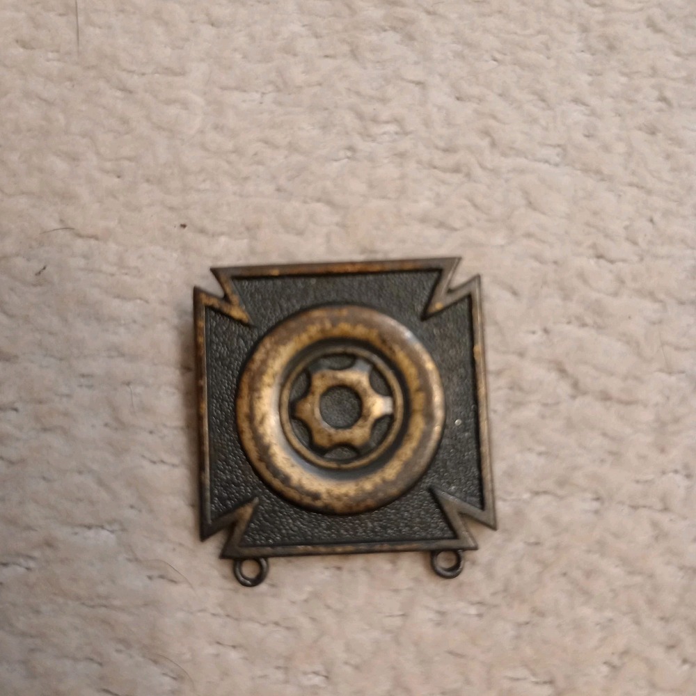 U.S. Army Driver and Mechanic Qualification Badge with Clutches